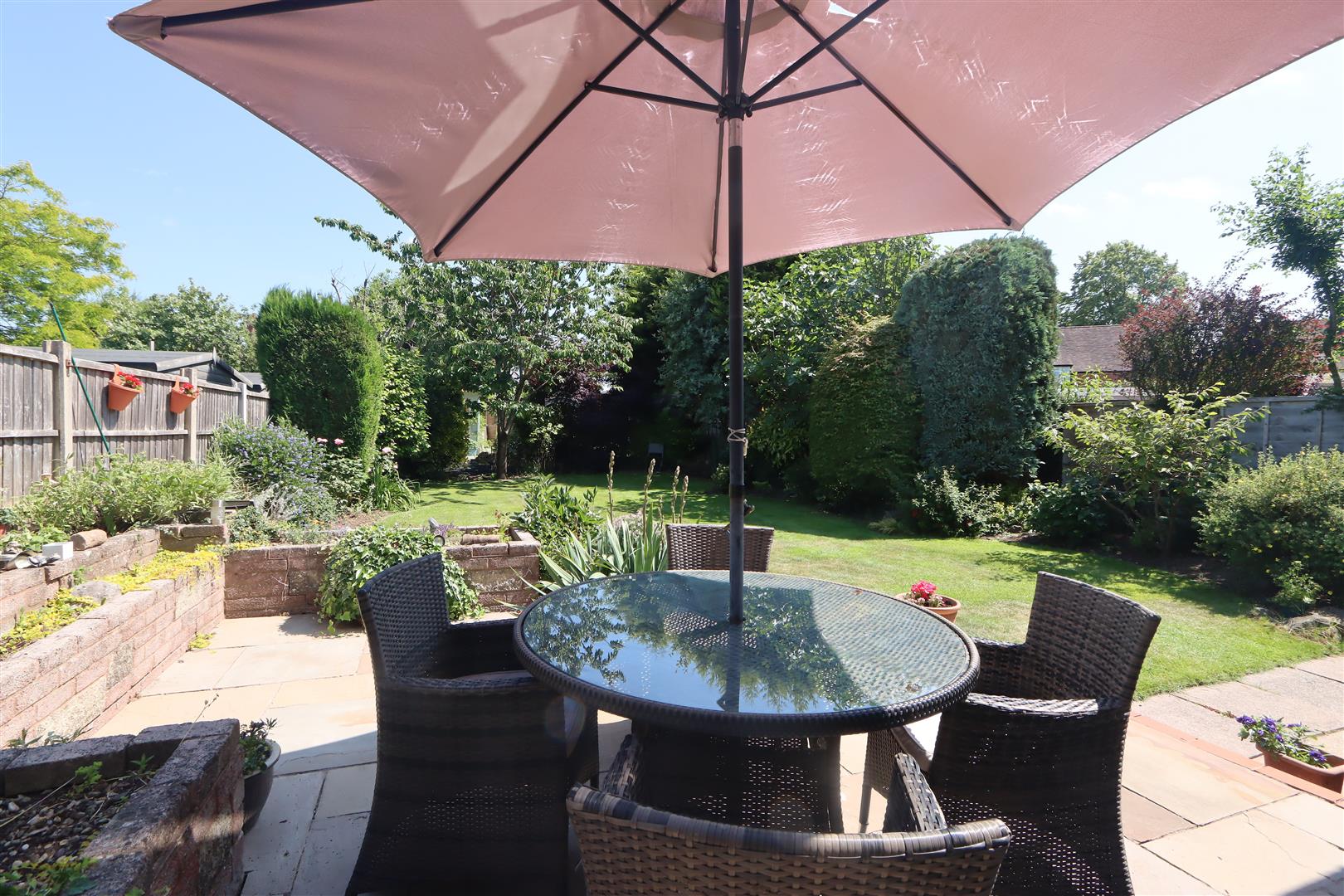 4 bed property in Kidderminster Road, Stourbridge